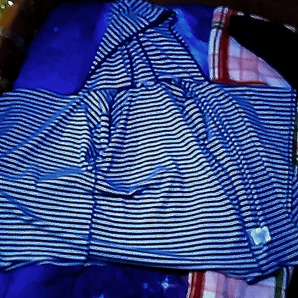 A stirred sweater size 10/12 - Picture 2 of 4